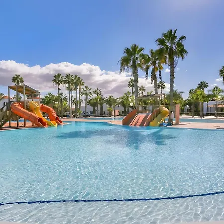Oasis Duna Surfhouse Pool *
