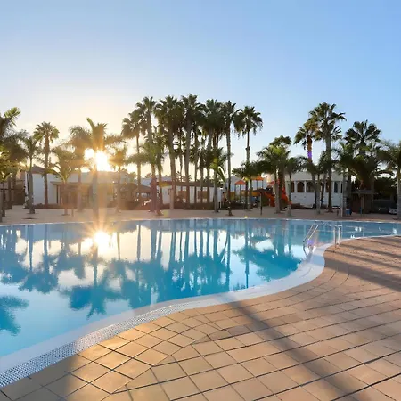 Oasis Duna Surfhouse Pool *