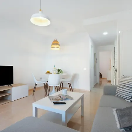 Oasis Duna Surfhouse Pool * Corralejo